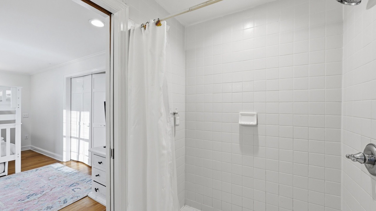 Photo of Bathroom in Beachwalk