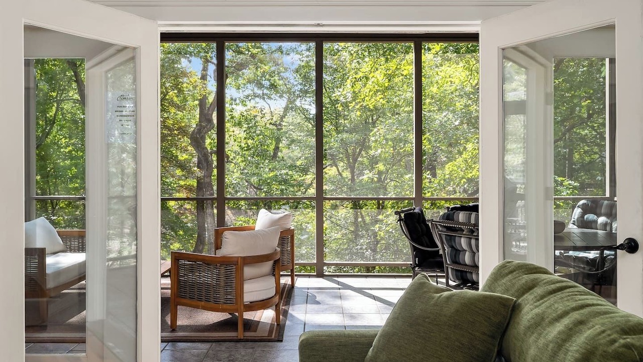 Photo of Livingroom in Six Mile
