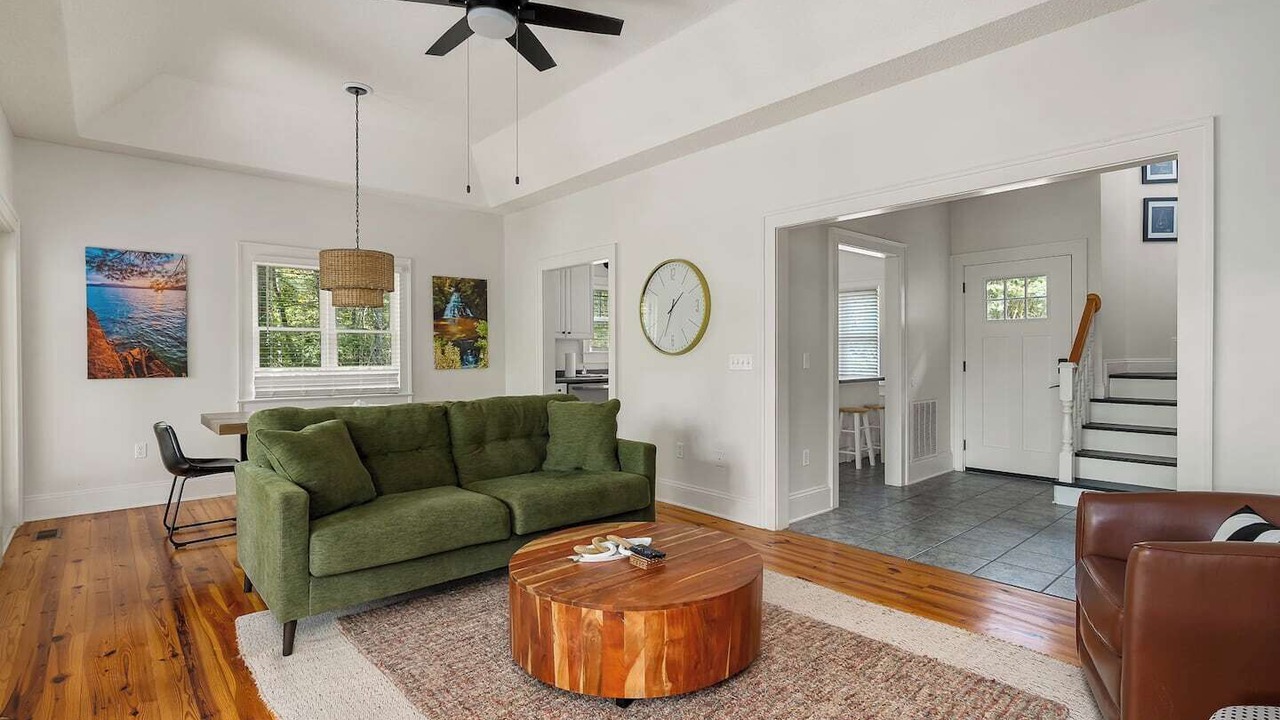 Photo of Livingroom in Six Mile