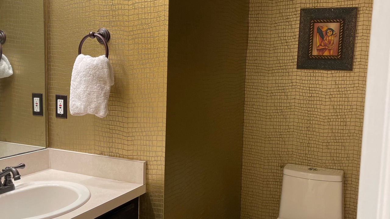 Photo of Bathroom in Gandy