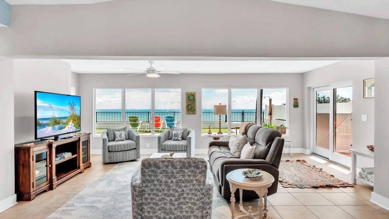 Photo of Livingroom in Whitney Beach