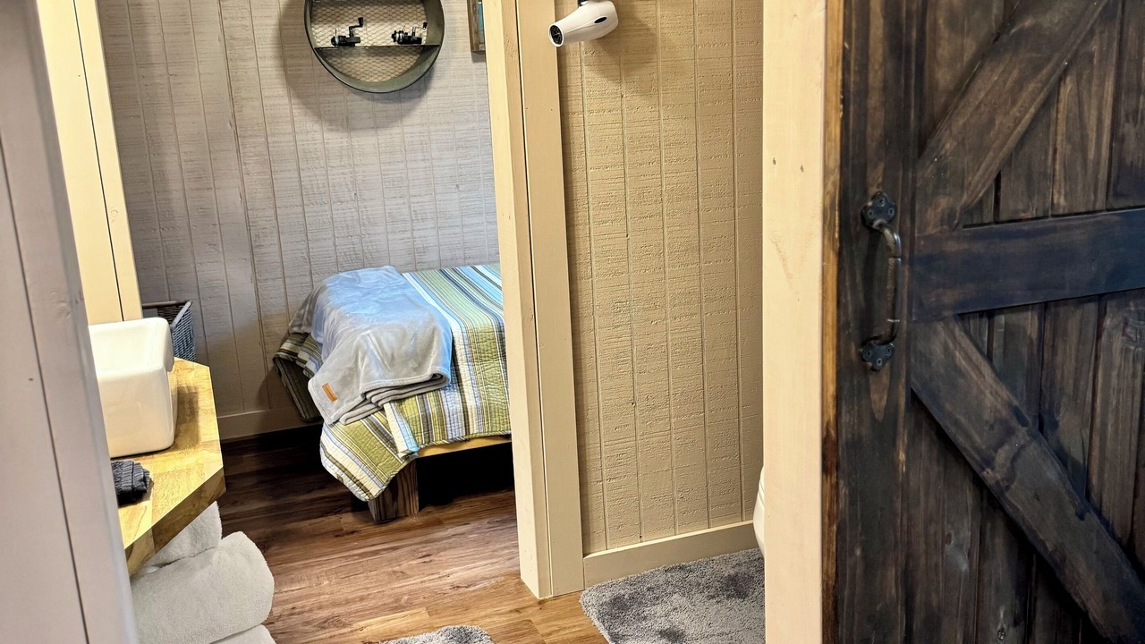 Photo of Bedroom in Townville