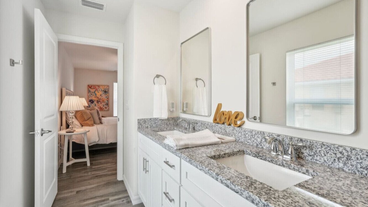 Photo of Bathroom in Mariner