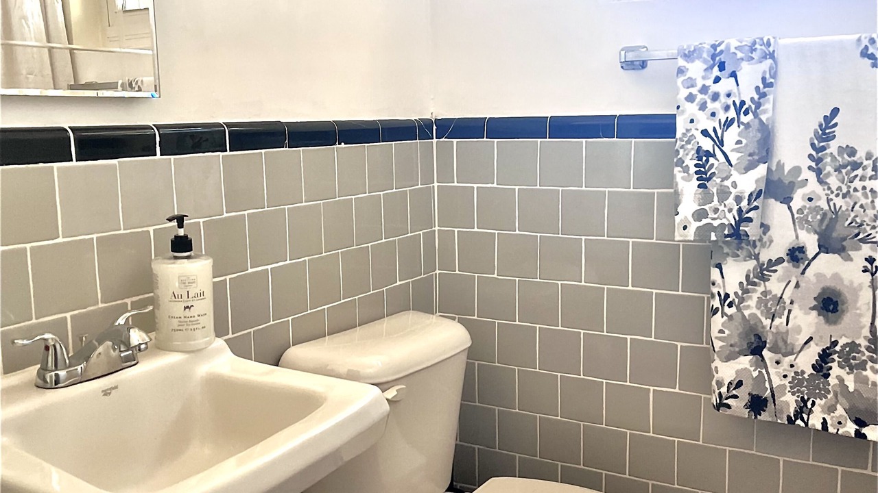 Photo of Bathroom in Thunderbolt
