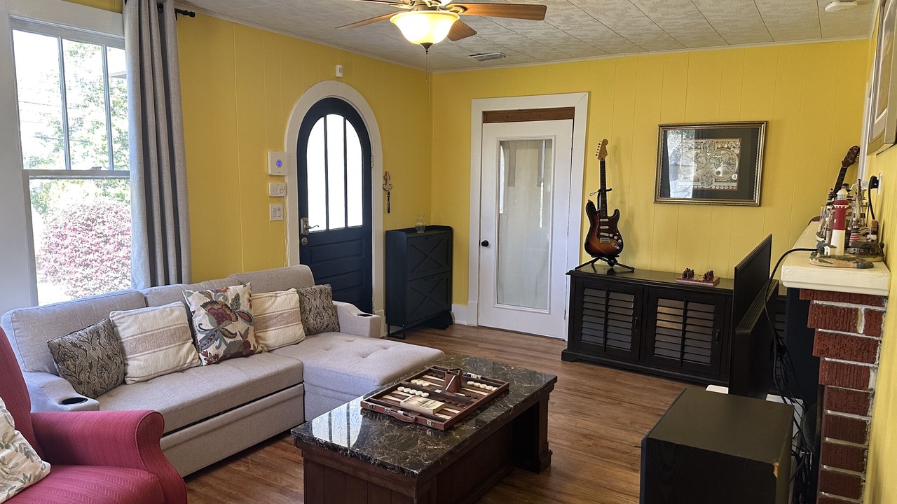 Photo of Livingroom in Midtown