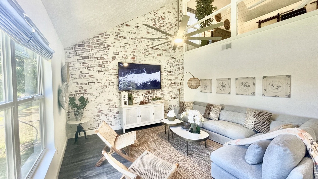 Photo of Livingroom in White City