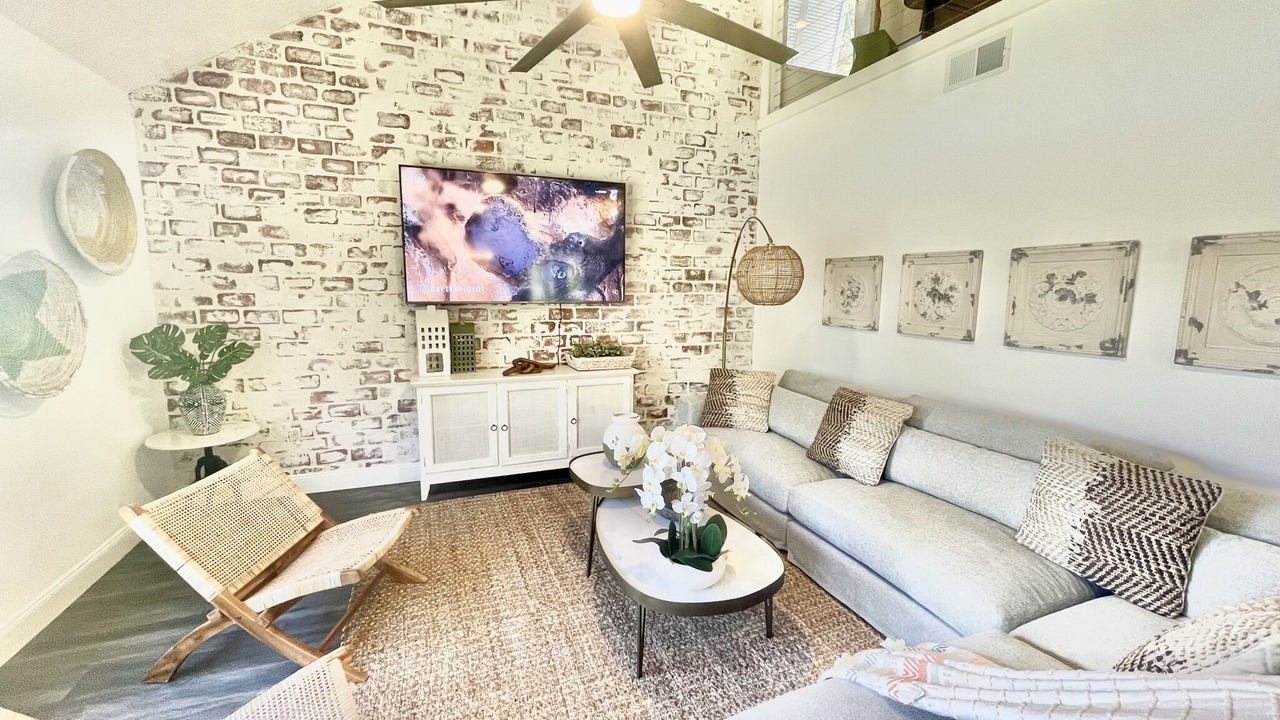 Photo of Livingroom in White City