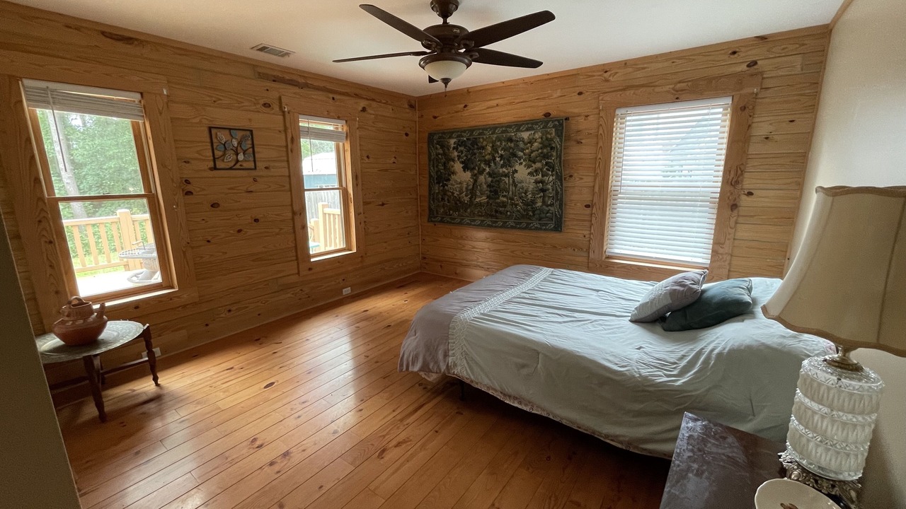 Photo of Bedroom in Townville