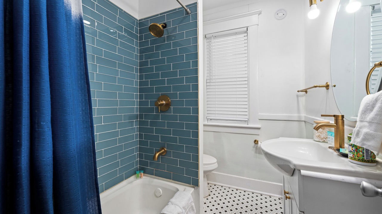 Photo of Bathroom in Dixon Park