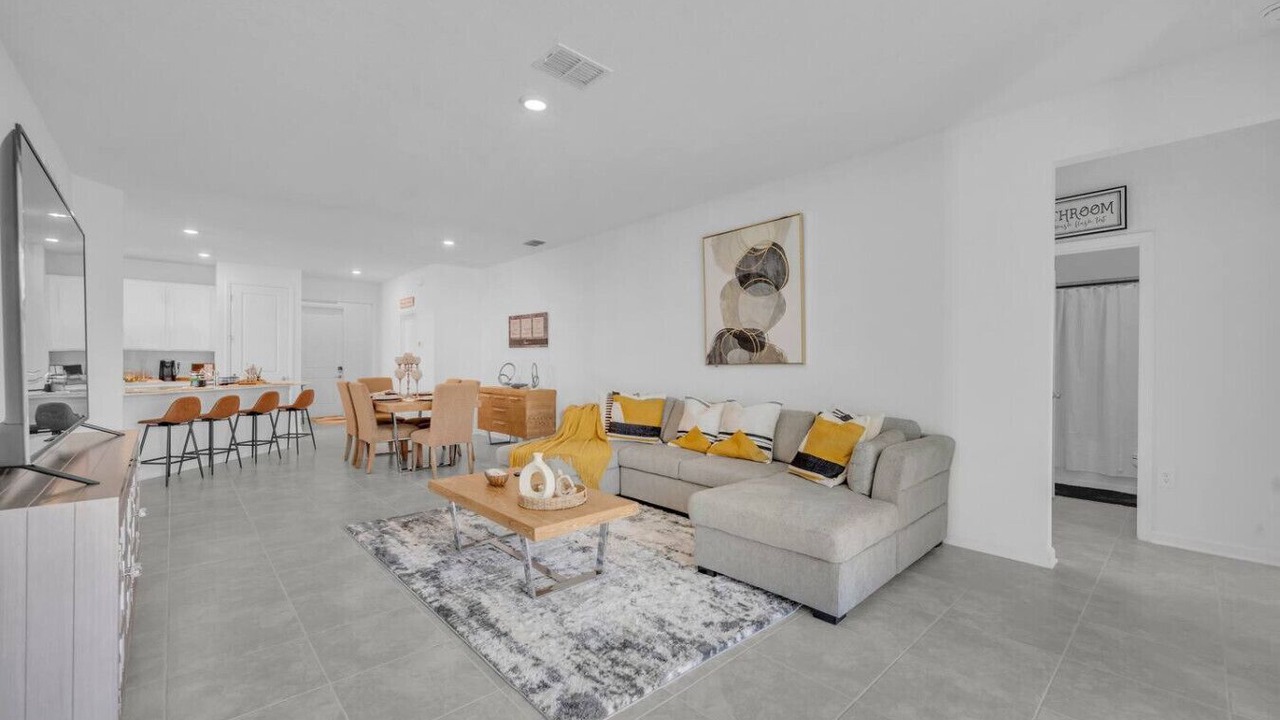 Photo of Livingroom in Winter Haven