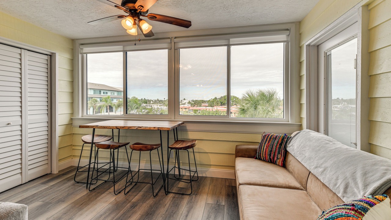 Photo of Livingroom in Whitney Beach
