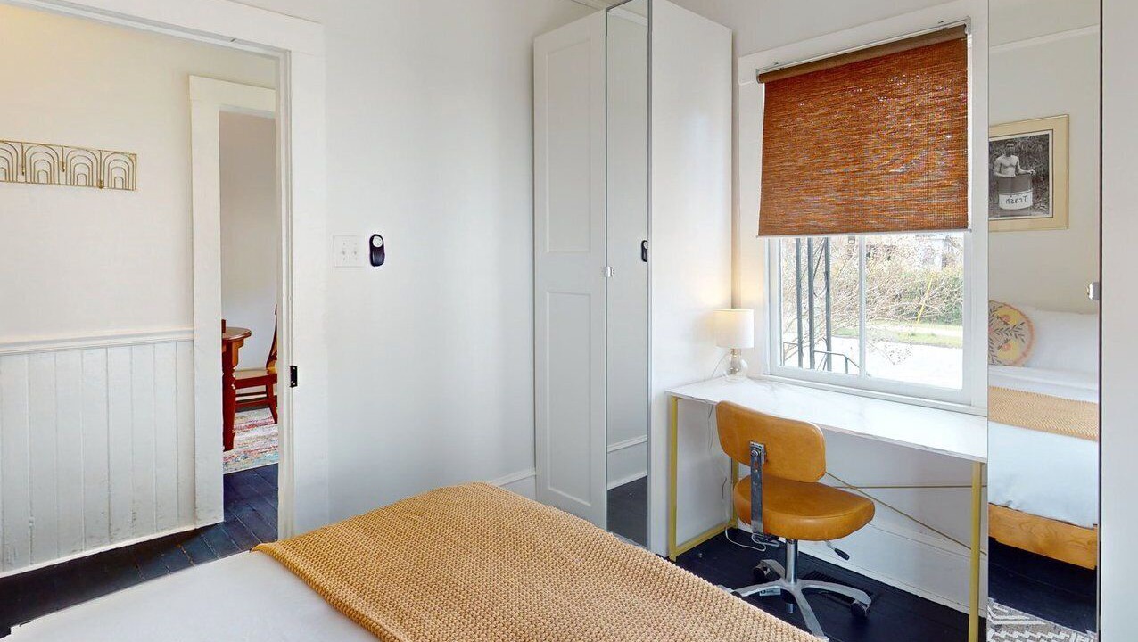 Photo of Bedroom in Metropolitan