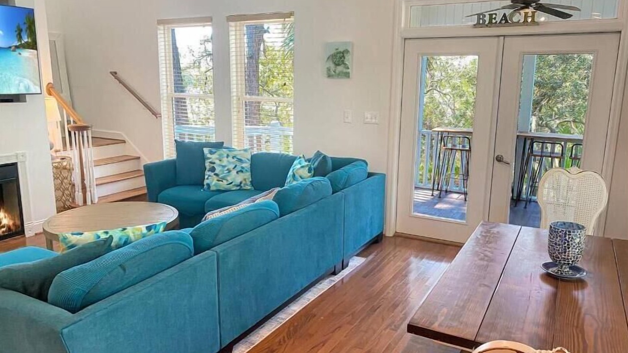 Photo of Livingroom in Oceanmarsh Subdivision