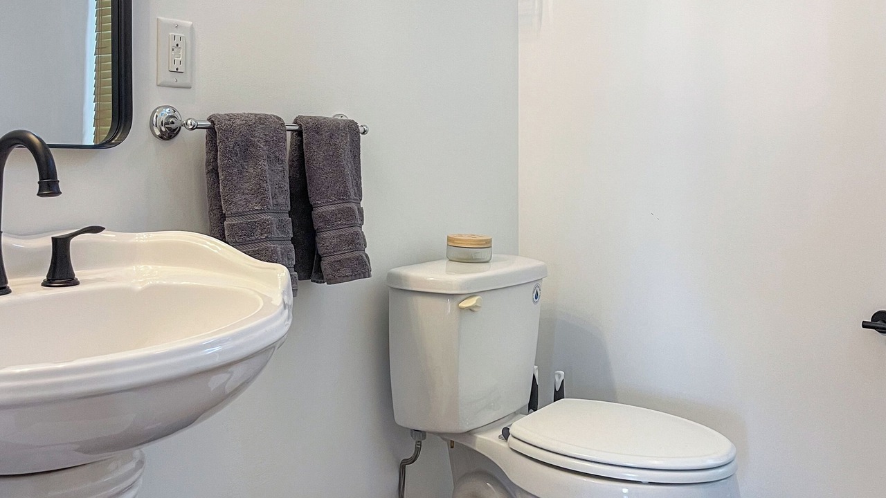 Photo of Bathroom in Oceanmarsh Subdivision