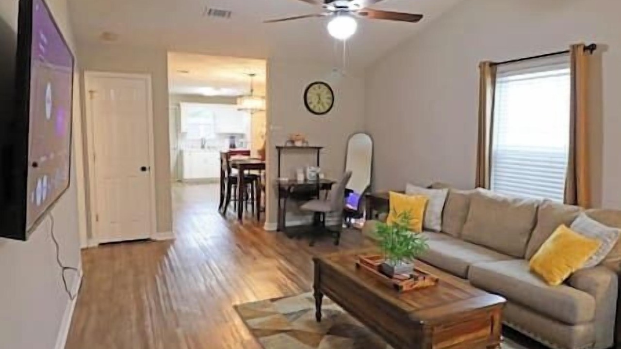 Photo of Livingroom in Evans