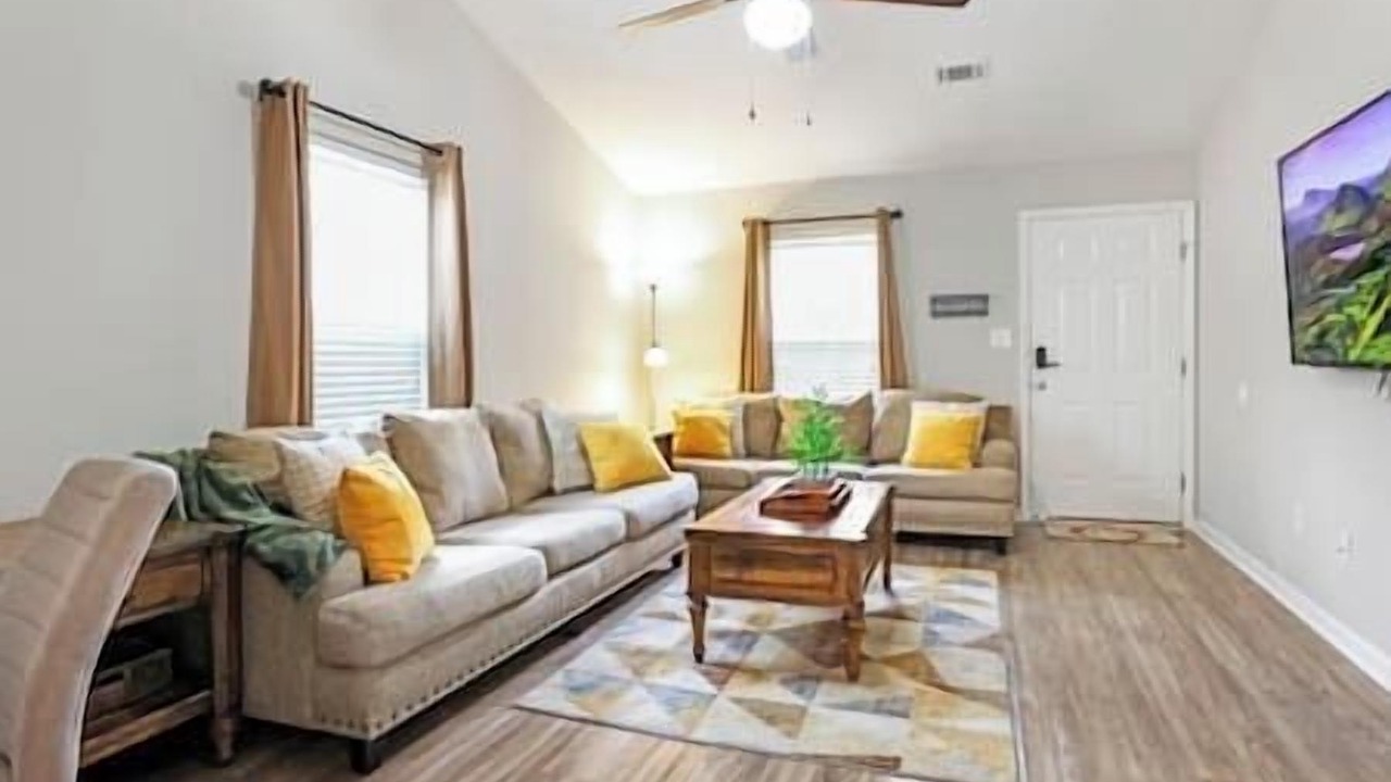 Photo of Livingroom in Evans