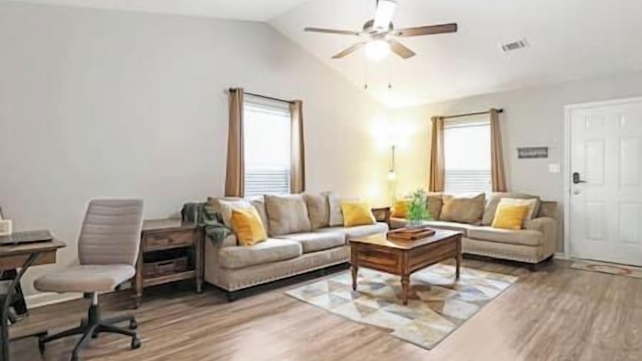 Photo of Livingroom in Evans