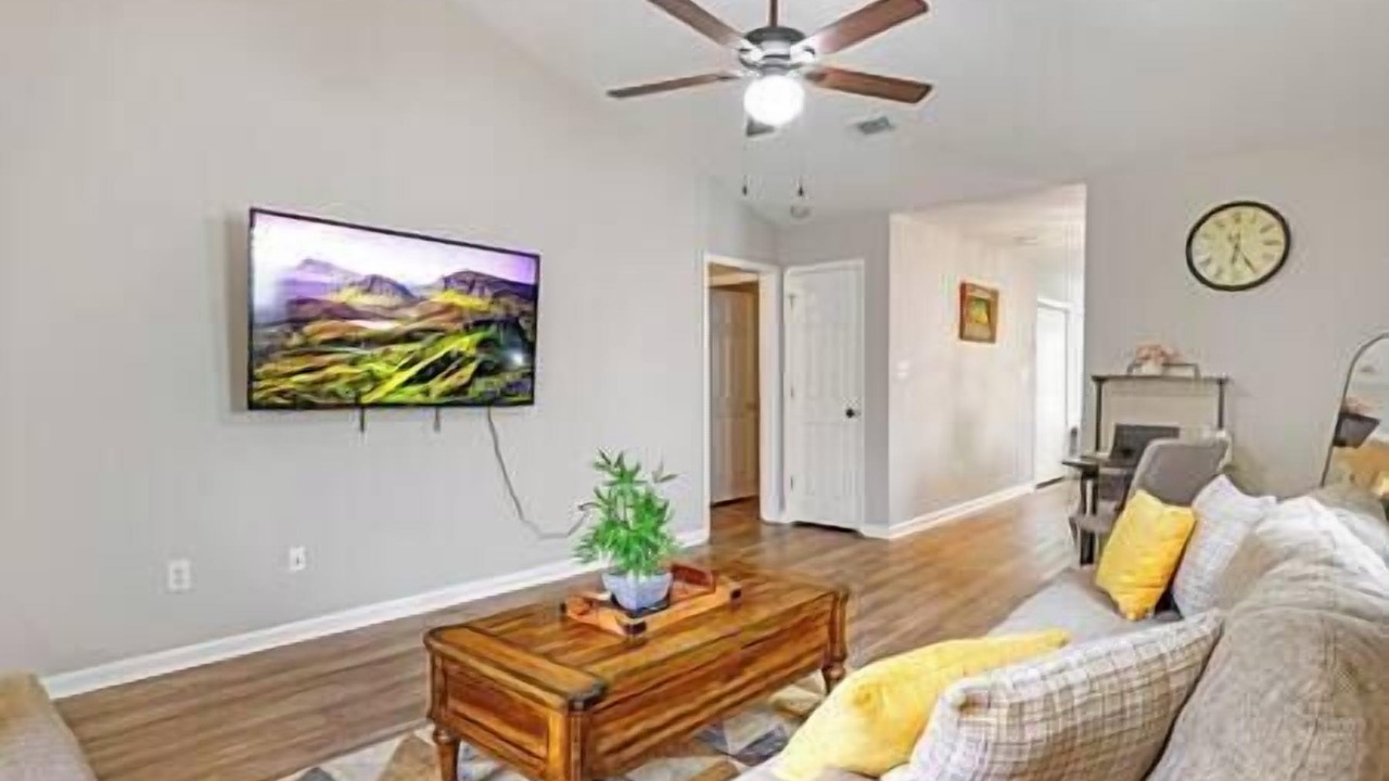 Photo of Livingroom in Evans