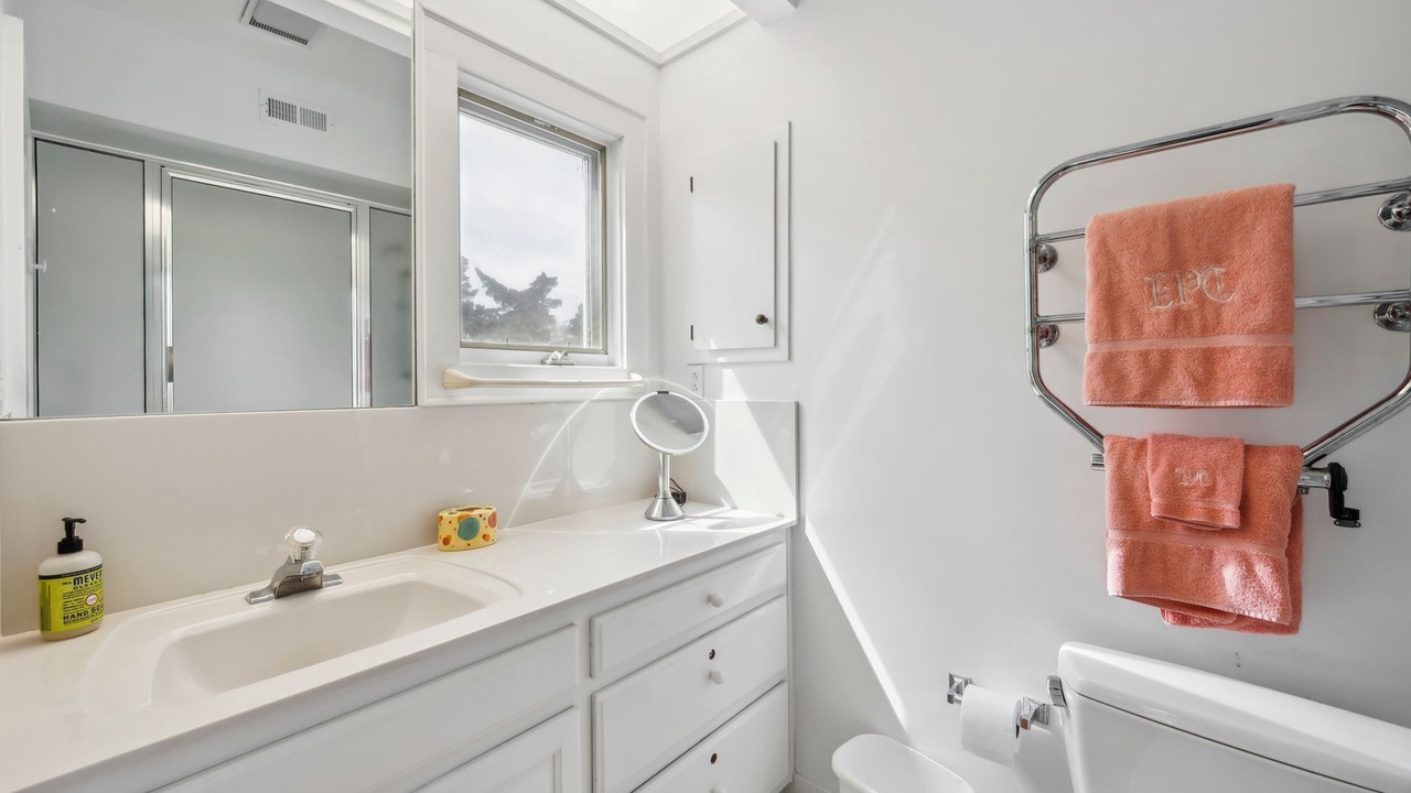 Photo of Bathroom in Debordieu Colony