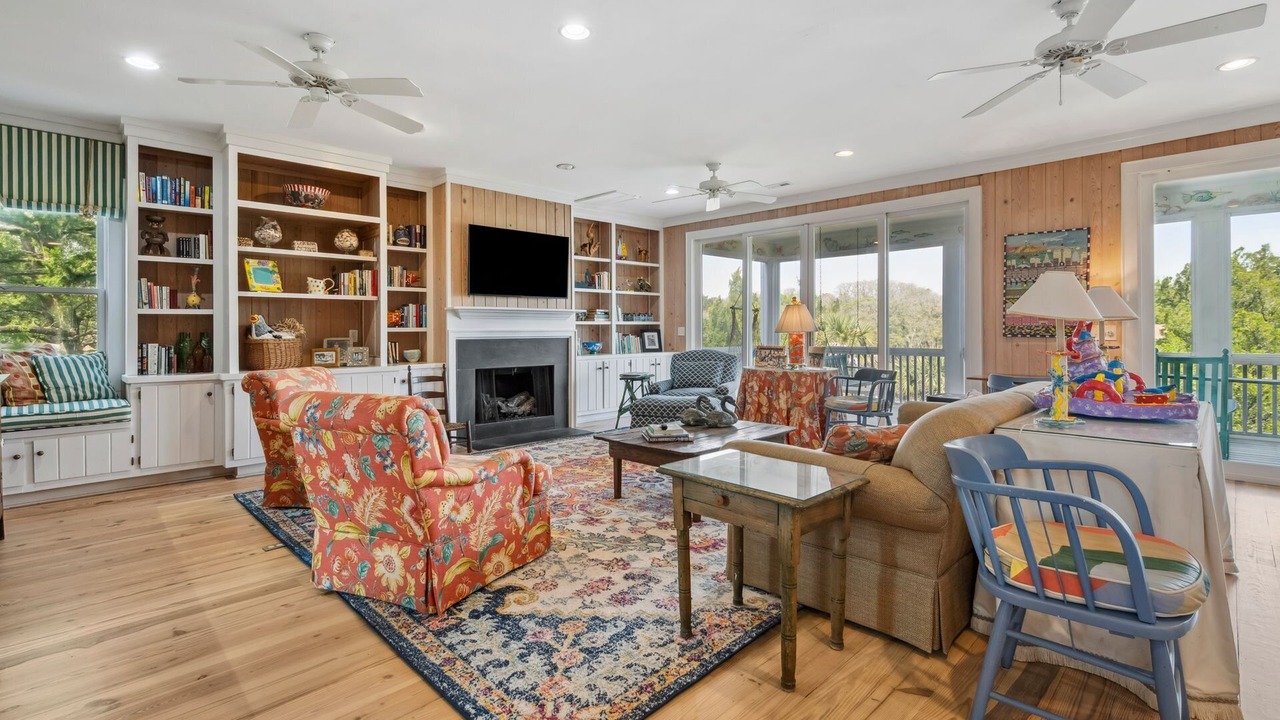 Photo of Livingroom in Debordieu Colony
