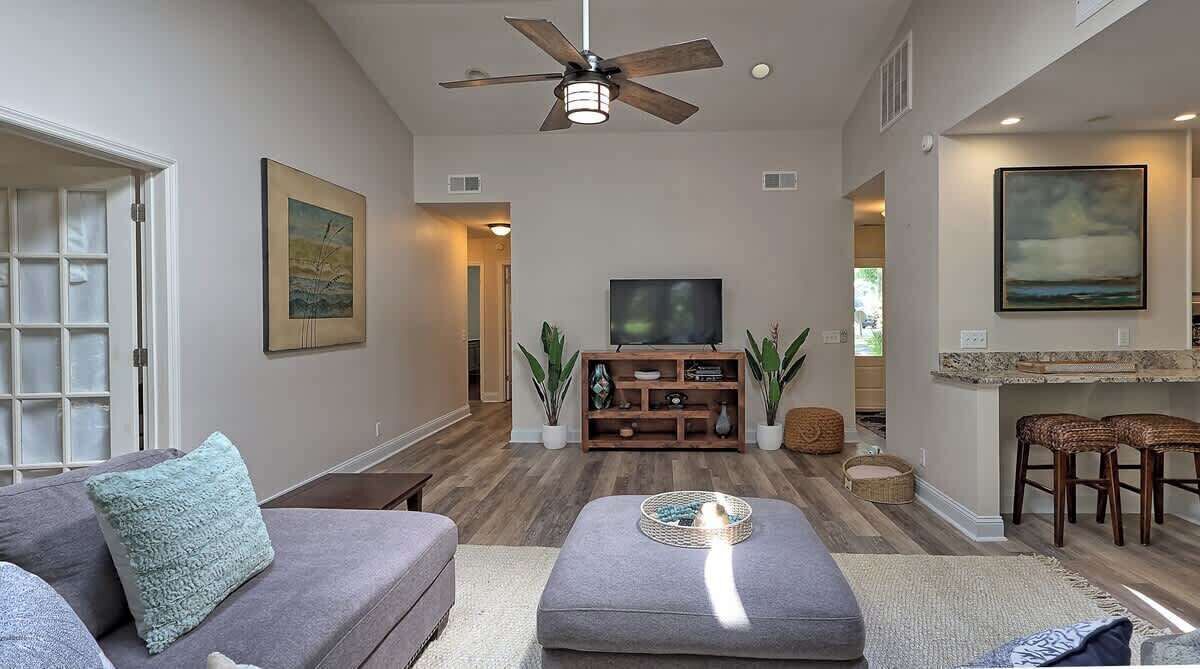 Photo of Livingroom in Lawton Woods