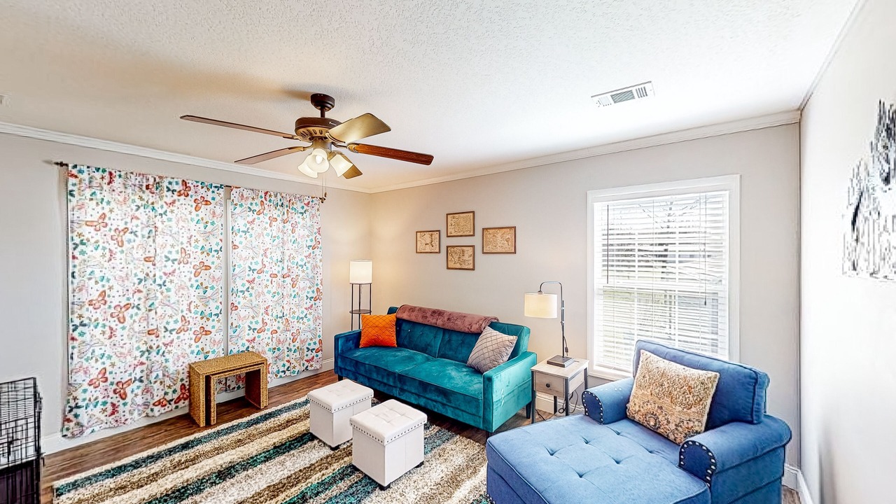 Photo of Livingroom in Saluda