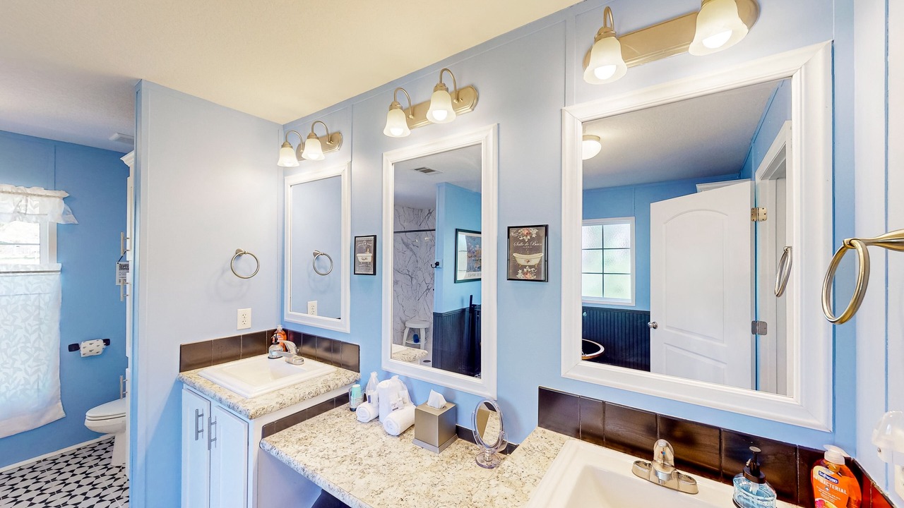 Photo of Bathroom in Saluda