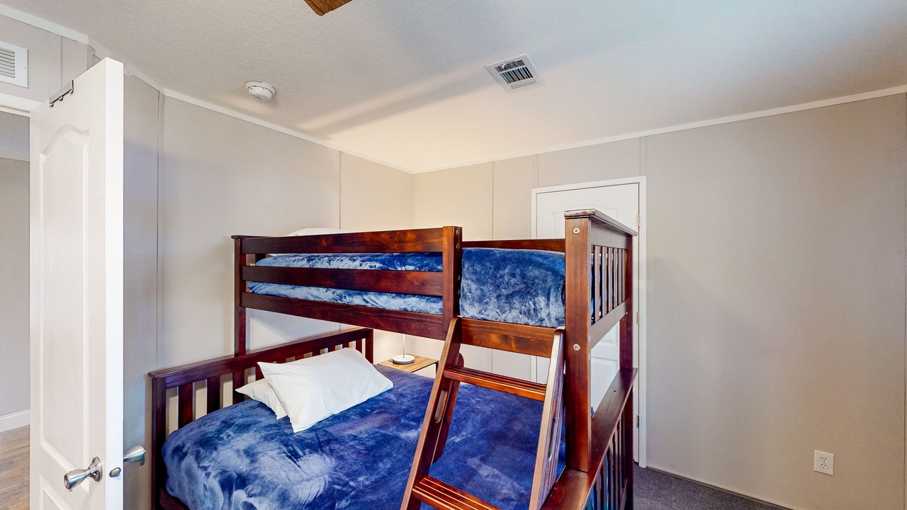Photo of Bedroom in Saluda