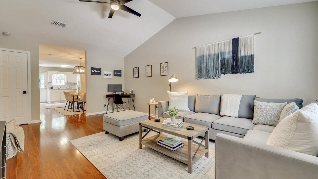 Photo of Livingroom in Evans