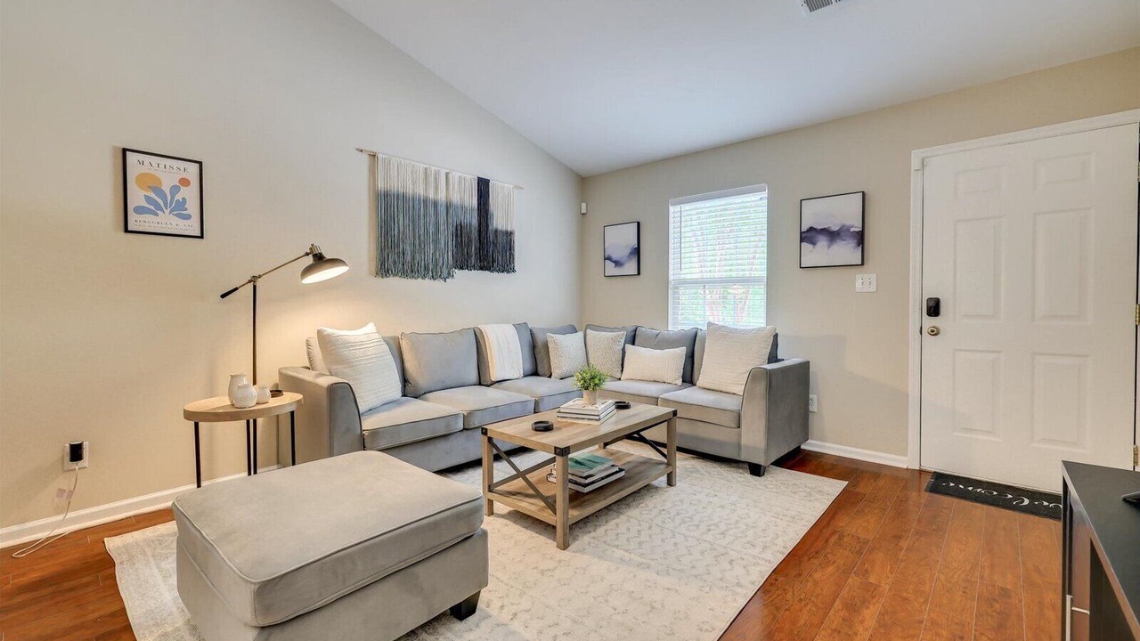 Photo of Livingroom in Evans
