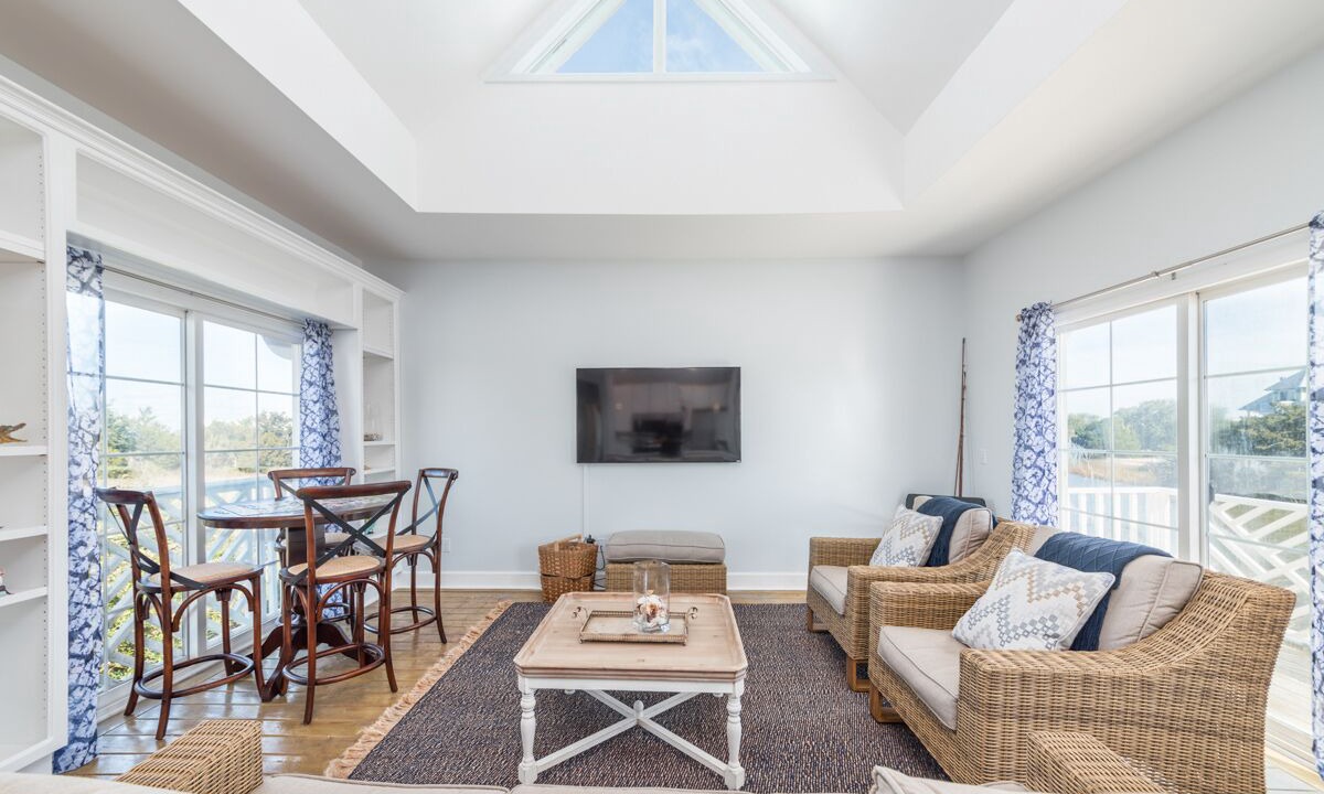 Photo of Livingroom in Oceanmarsh Subdivision