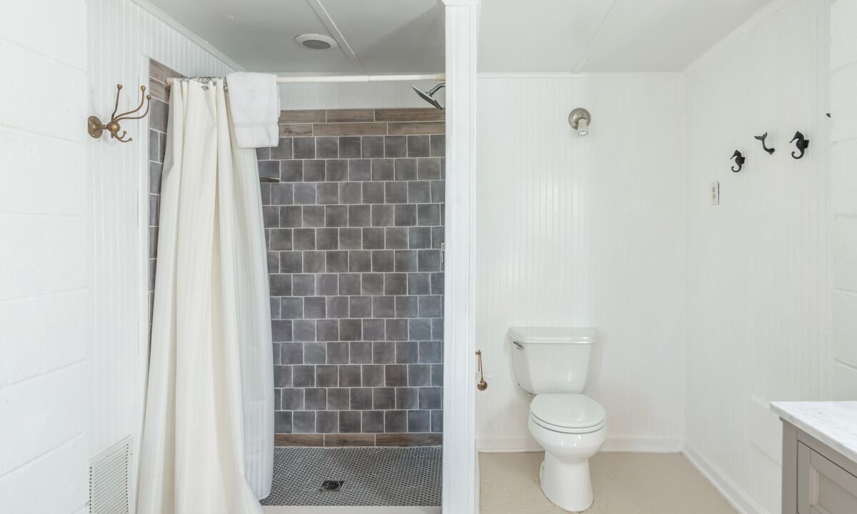 Photo of Bathroom in Oceanmarsh Subdivision