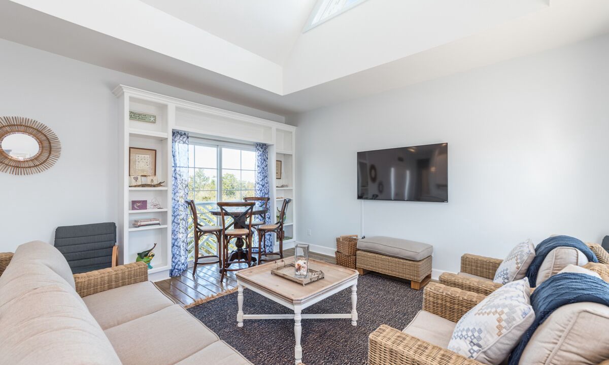 Photo of Livingroom in Oceanmarsh Subdivision