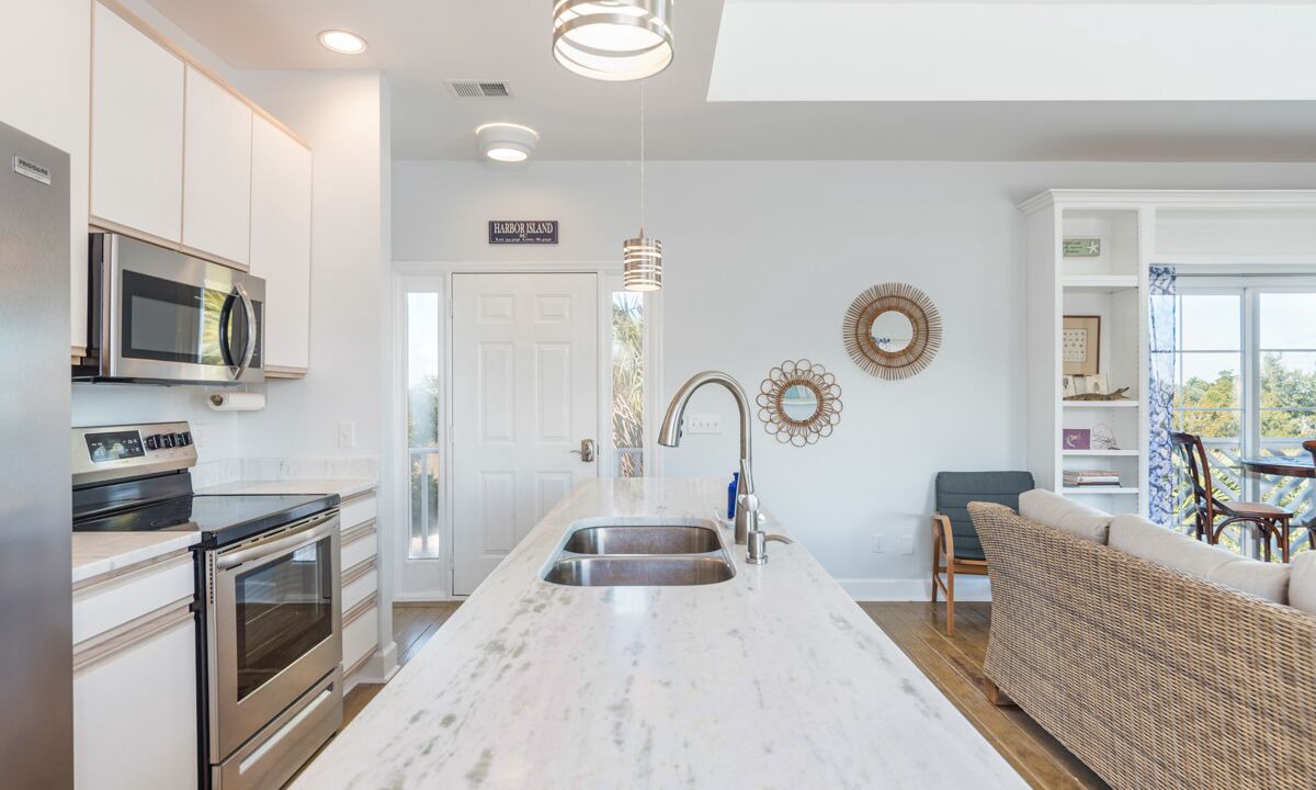 Photo of Kitchen in Oceanmarsh Subdivision