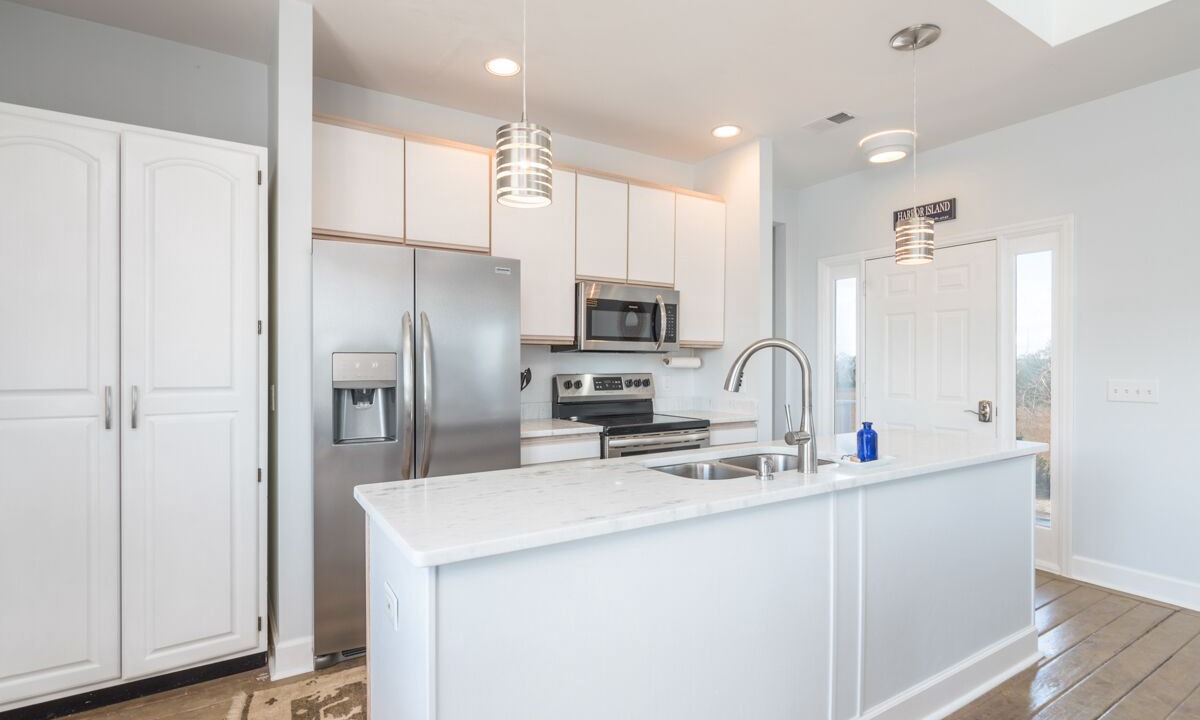 Photo of Kitchen in Oceanmarsh Subdivision