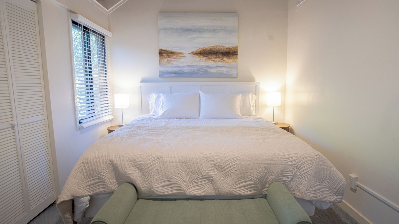 Photo of Bedroom in Night Heron