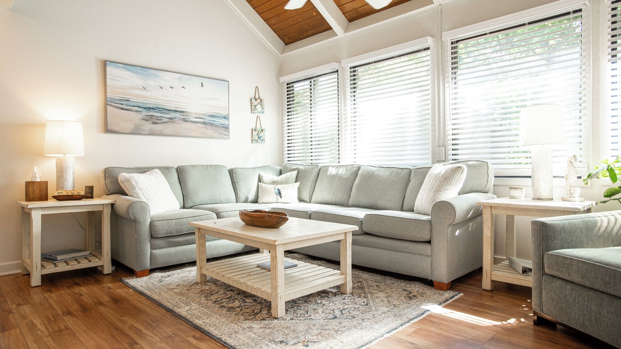 Photo of Livingroom in Night Heron