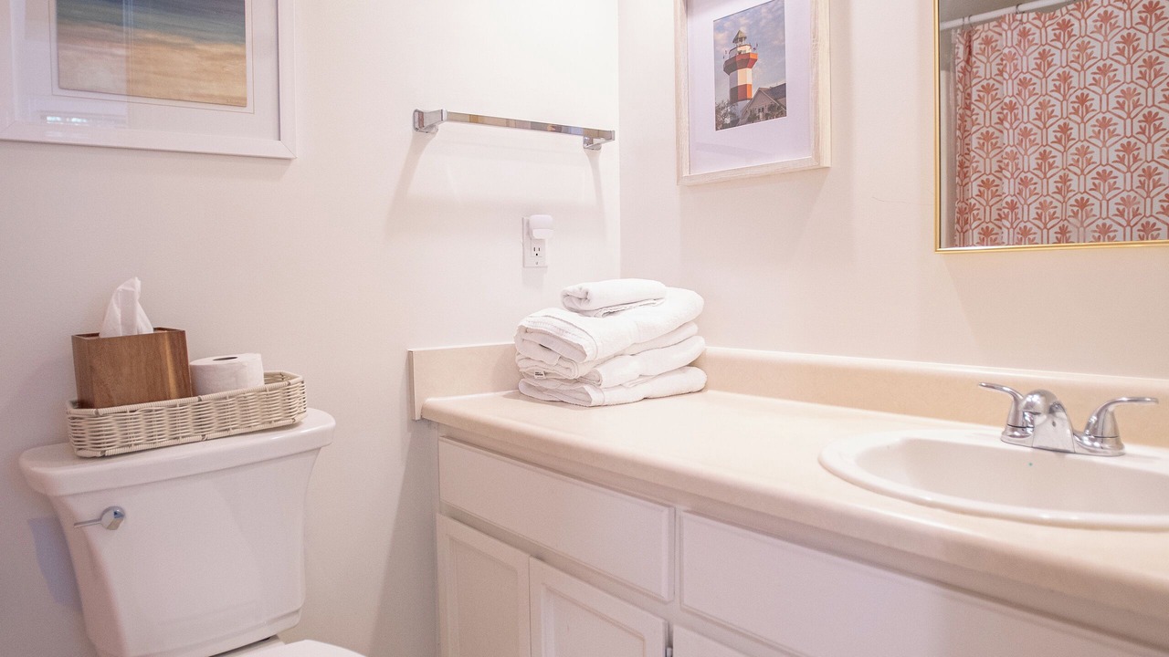 Photo of Bathroom in Night Heron
