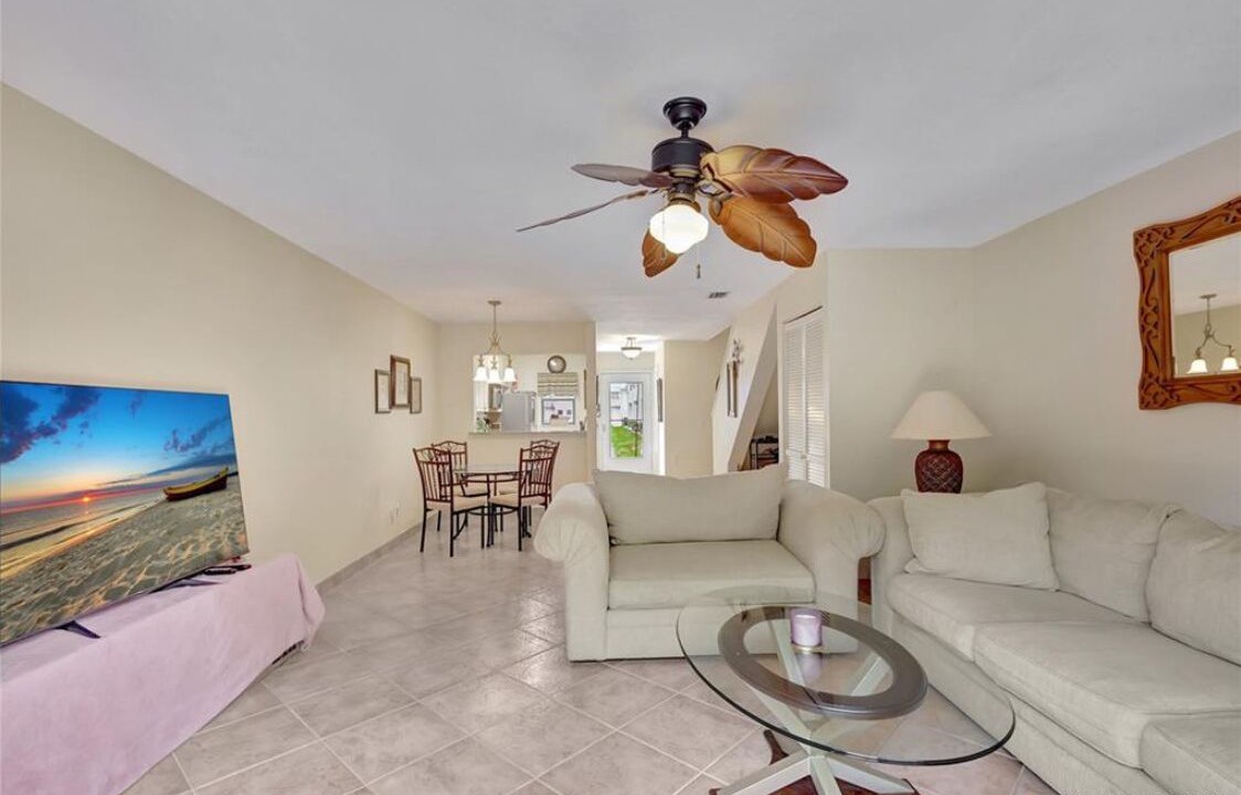 Photo of Livingroom in Hutchinson Island South