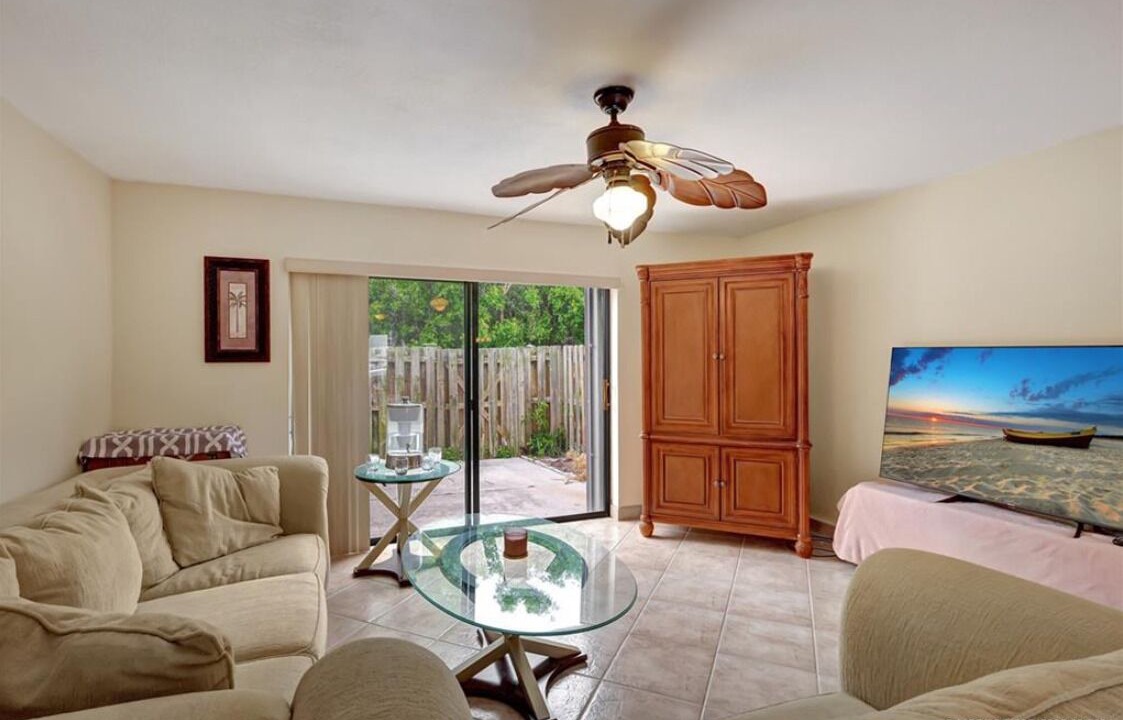 Photo of Livingroom in Hutchinson Island South