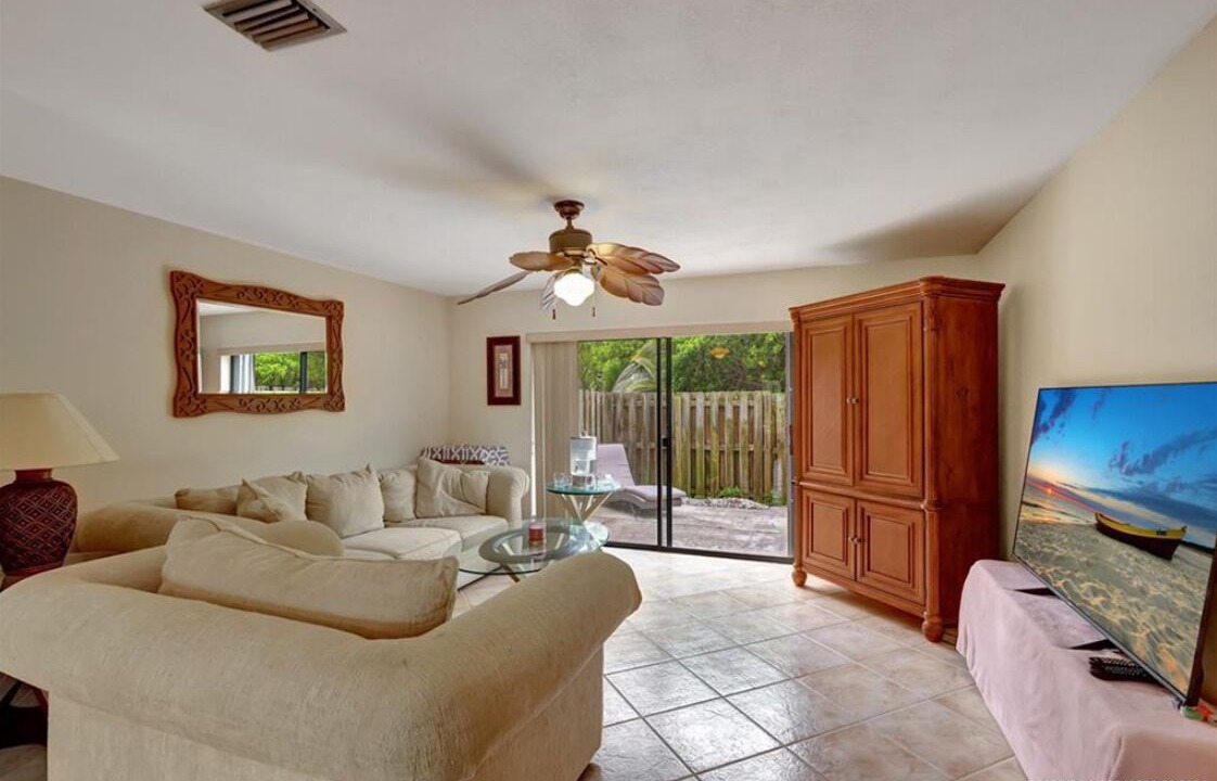Photo of Livingroom in Hutchinson Island South