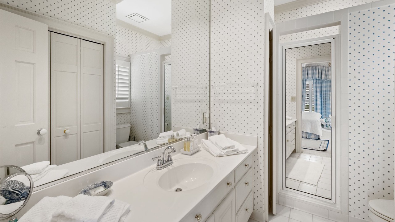 Photo of Bathroom in Debordieu Colony