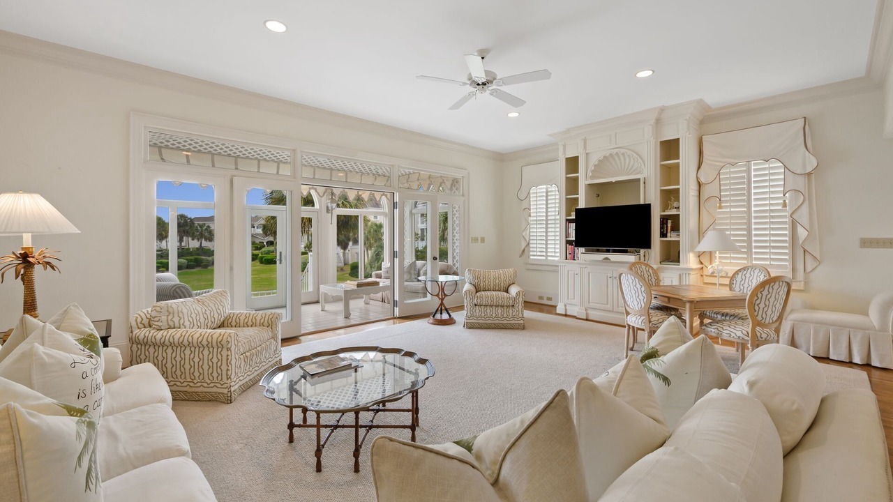 Photo of Livingroom in Debordieu Colony