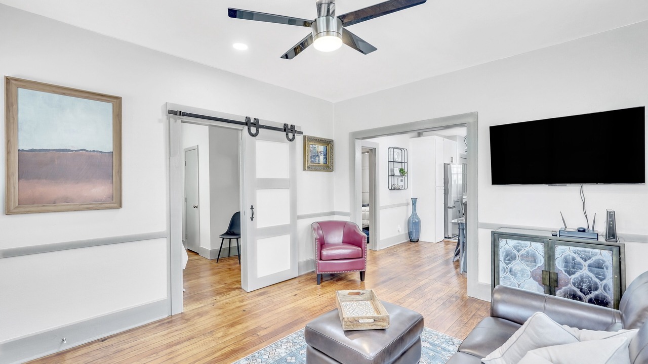 Photo of Livingroom in Midtown