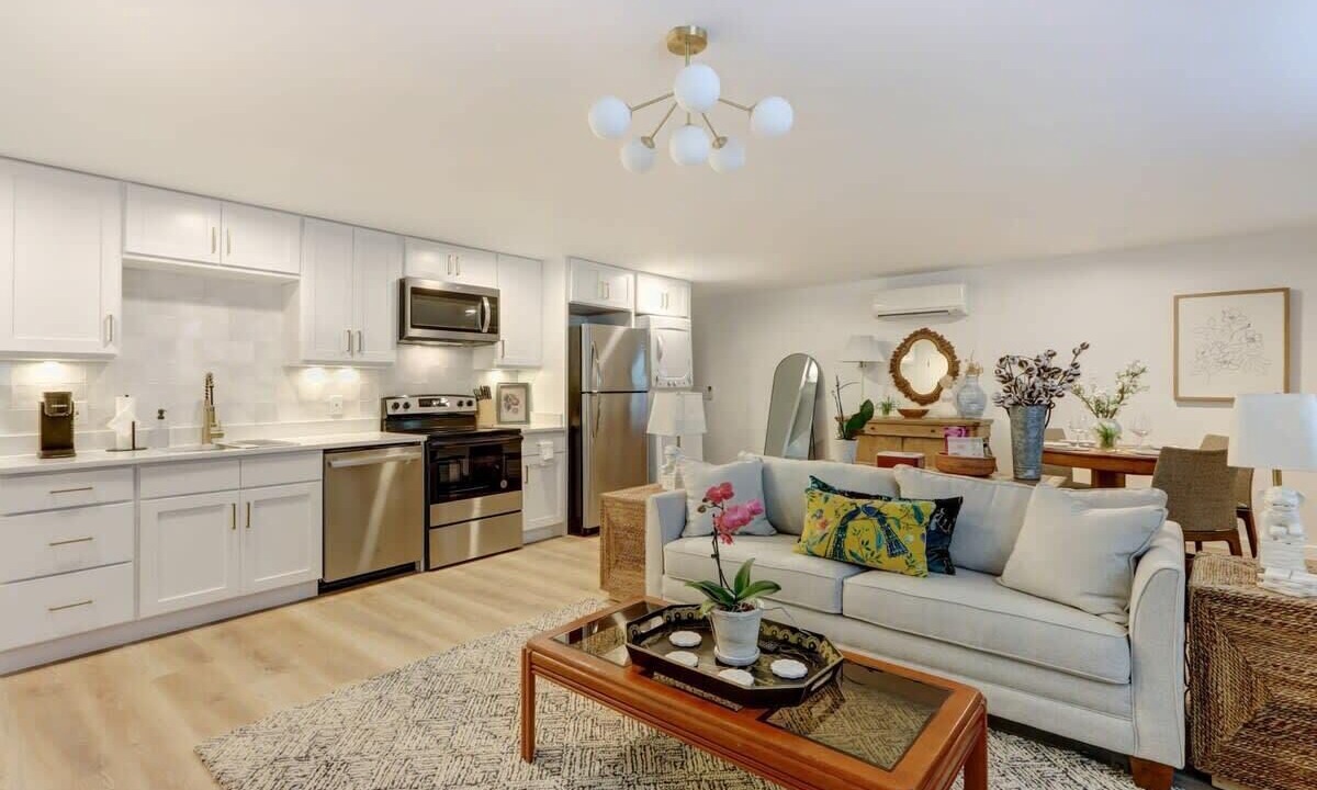 Photo of Livingroom in Historic District - North