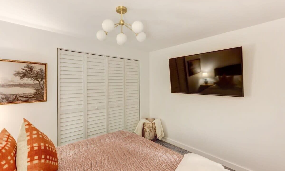 Photo of Bedroom in Historic District - North