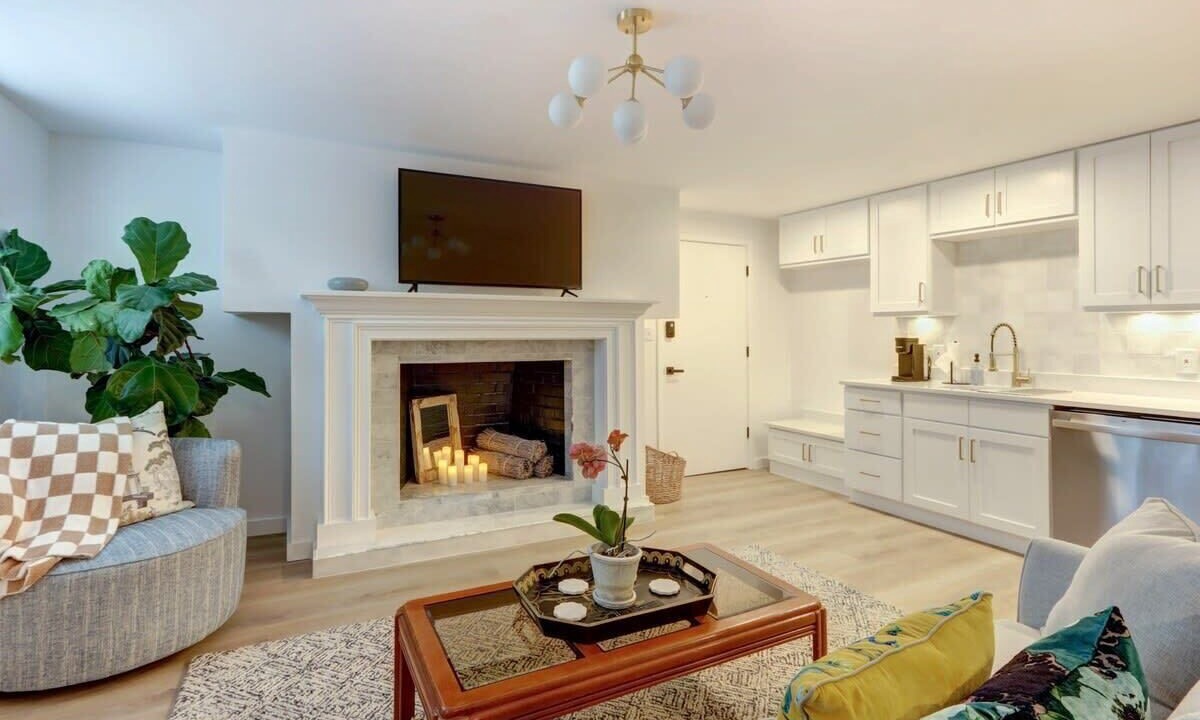 Photo of Livingroom in Historic District - North