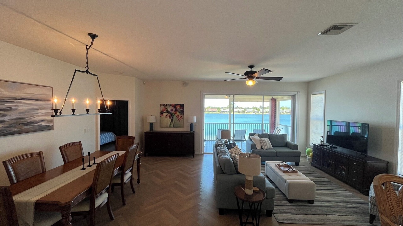 Photo of Livingroom in Crown Pointe