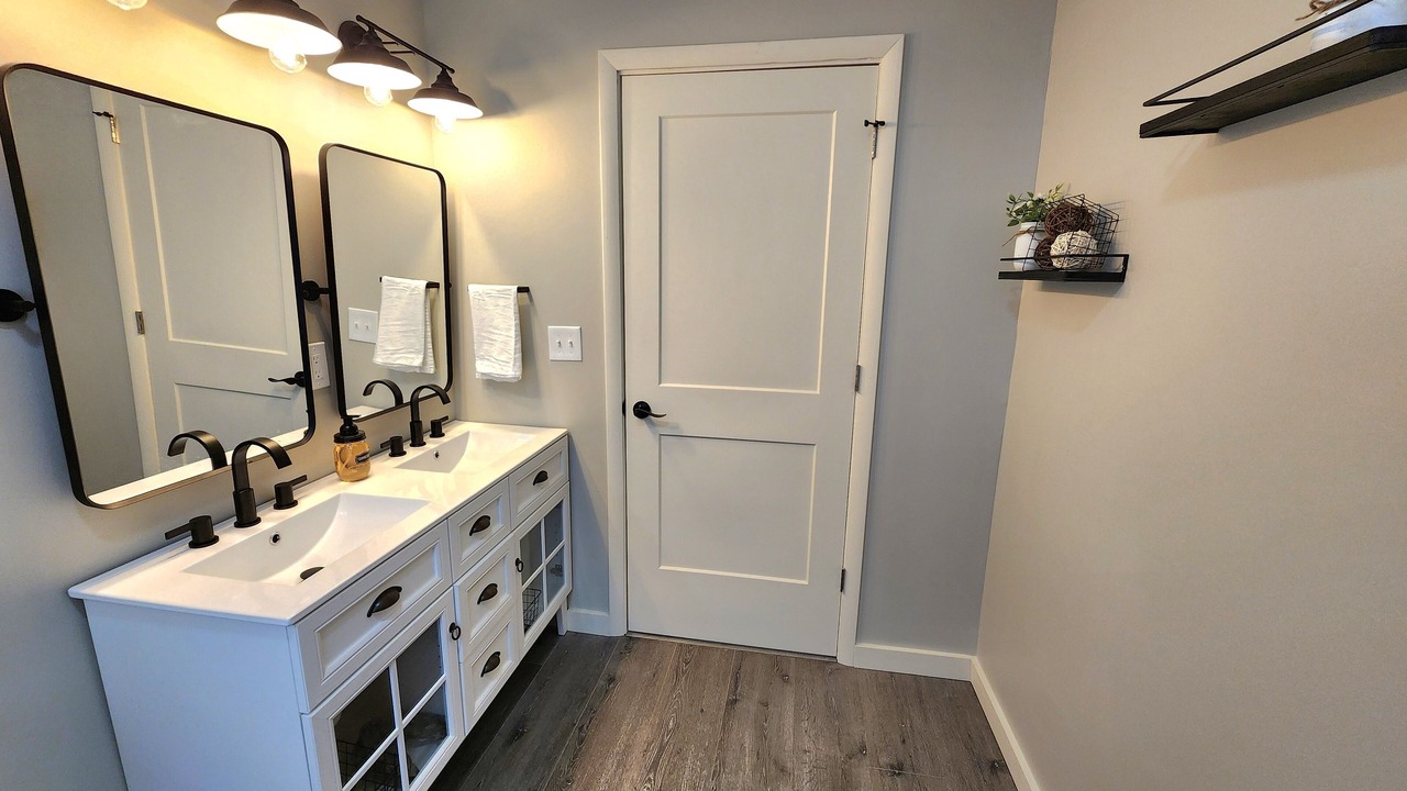 Photo of Bathroom in Seymour