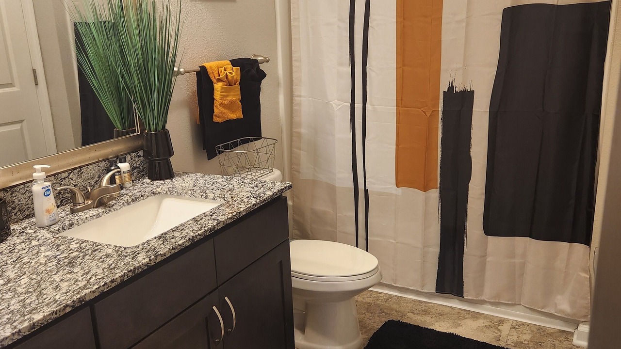 Photo of Bathroom in Huntcliff